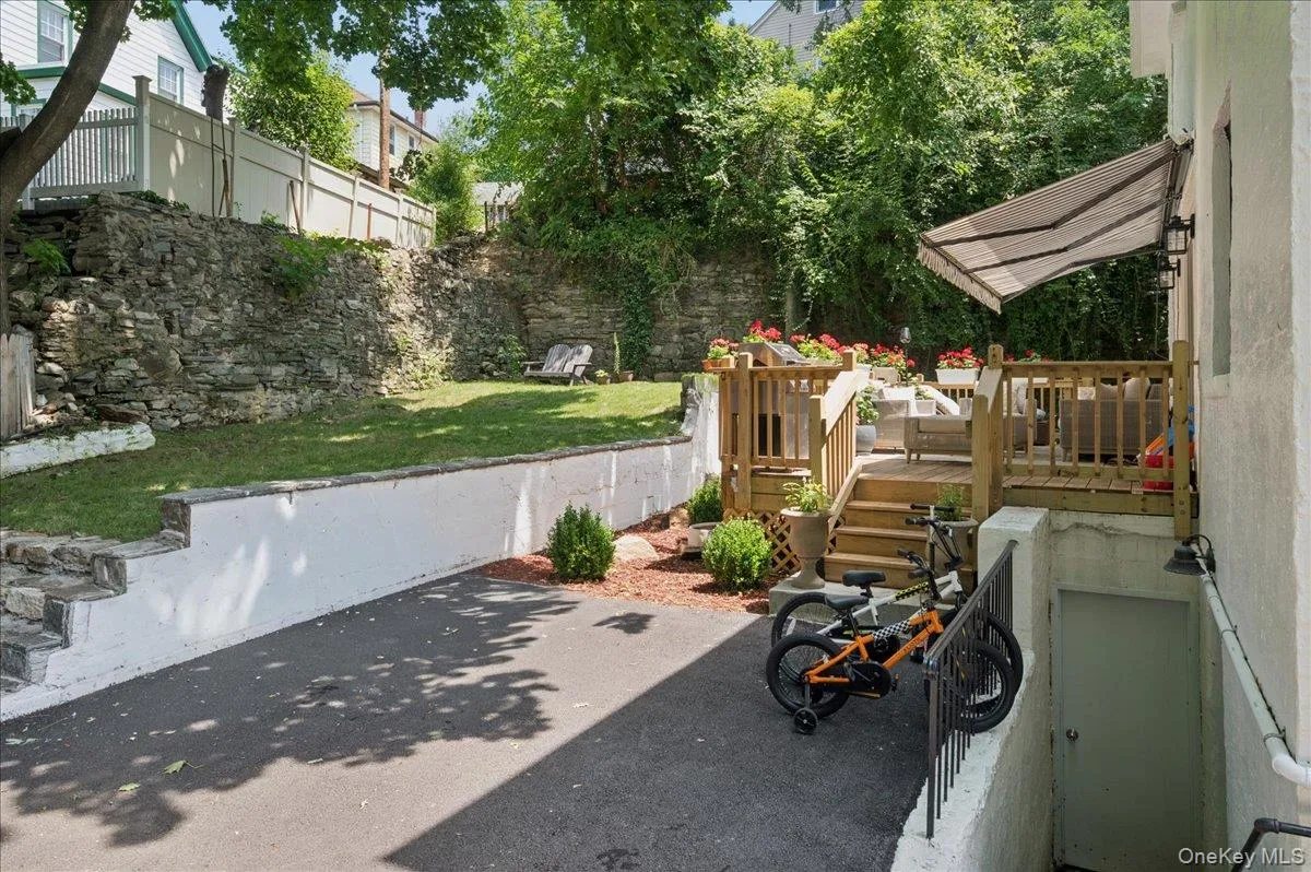 25 Van Duzen Place, Eastchester, NY, 4 Bedrooms Bedrooms, 7 Rooms Rooms,2 BathroomsBathrooms,Residential Lease,For Rent,Van Duzen,0,1029332 25 Van Duzen Place, Eastchester, NY, 4 Bedrooms Bedrooms, 7 Rooms Rooms,2 BathroomsBathrooms,Residential Lease,For Rent,Van Duzen,0,1029332