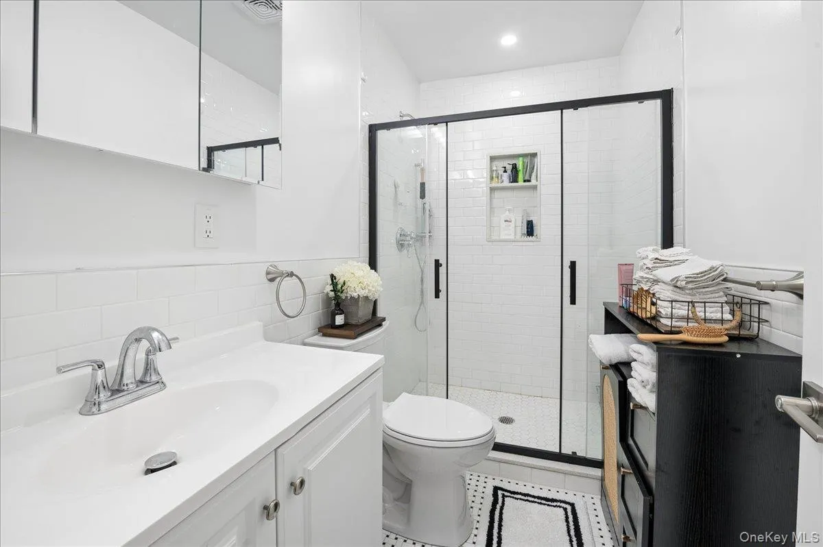 25 Van Duzen Place, Eastchester, NY, 4 Bedrooms Bedrooms, 7 Rooms Rooms,2 BathroomsBathrooms,Residential Lease,For Rent,Van Duzen,0,1029332 25 Van Duzen Place, Eastchester, NY, 4 Bedrooms Bedrooms, 7 Rooms Rooms,2 BathroomsBathrooms,Residential Lease,For Rent,Van Duzen,0,1029332