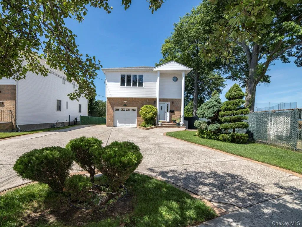 269 Marcus Avenue, North Hempstead, NY, 5 Bedrooms Bedrooms, 10 Rooms Rooms,3 BathroomsBathrooms,Residential,For Rent,Marcus,0,1029341 269 Marcus Avenue, North Hempstead, NY, 5 Bedrooms Bedrooms, 10 Rooms Rooms,3 BathroomsBathrooms,Residential,For Rent,Marcus,0,1029341