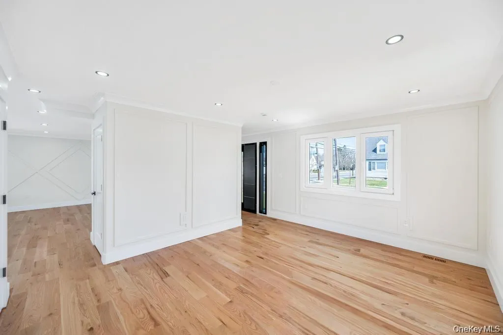 28 Elm Street, Oyster Bay, NY, 5 Bedrooms Bedrooms, 10 Rooms Rooms,4 BathroomsBathrooms,Residential,For Rent,Elm,0,1029349 28 Elm Street, Oyster Bay, NY, 5 Bedrooms Bedrooms, 10 Rooms Rooms,4 BathroomsBathrooms,Residential,For Rent,Elm,0,1029349