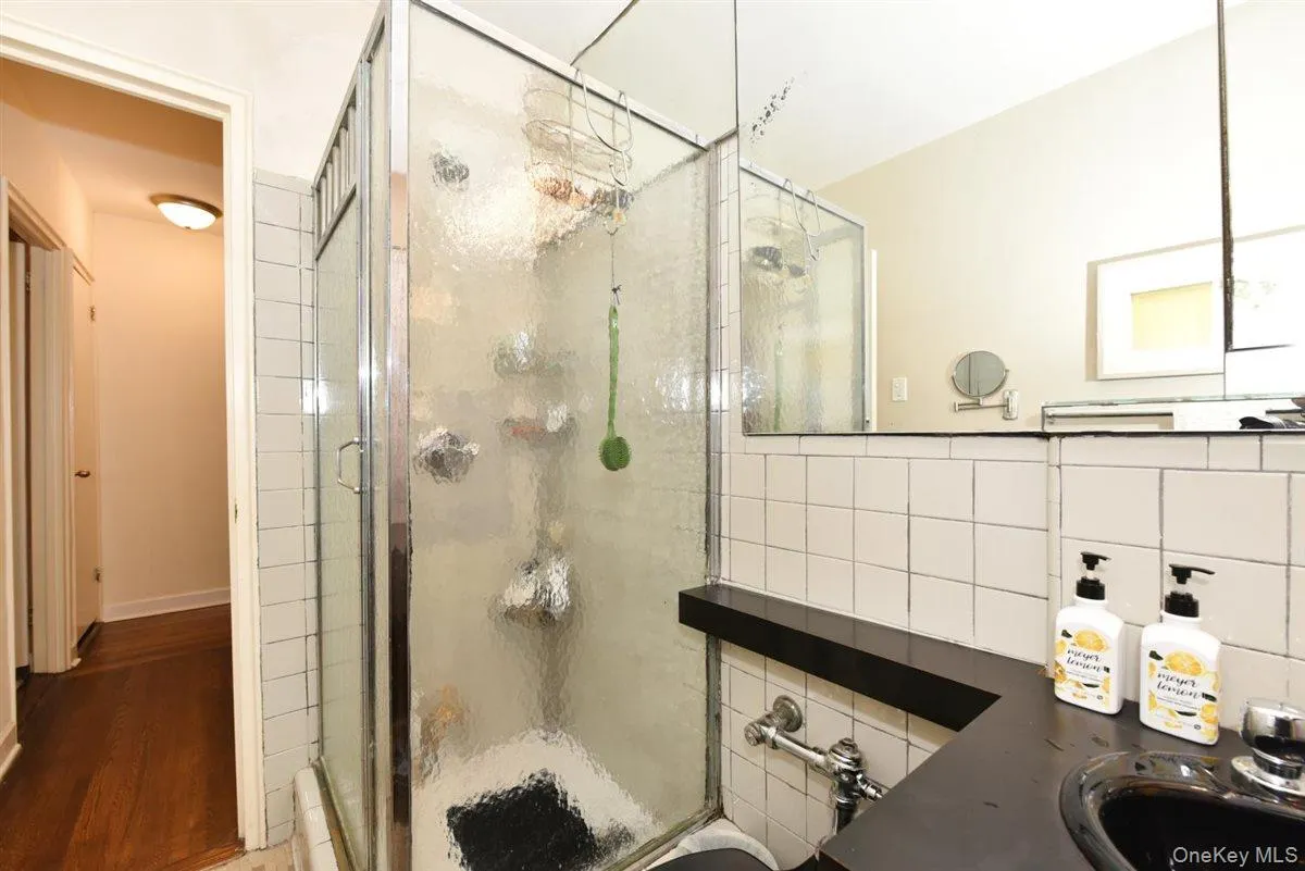 143-50 Hoover Avenue, New York, NY, 1 Bedroom Bedrooms, 3 Rooms Rooms,1 BathroomBathrooms,Residential,For Rent,Hoover,0,1029350 143-50 Hoover Avenue, New York, NY, 1 Bedroom Bedrooms, 3 Rooms Rooms,1 BathroomBathrooms,Residential,For Rent,Hoover,0,1029350