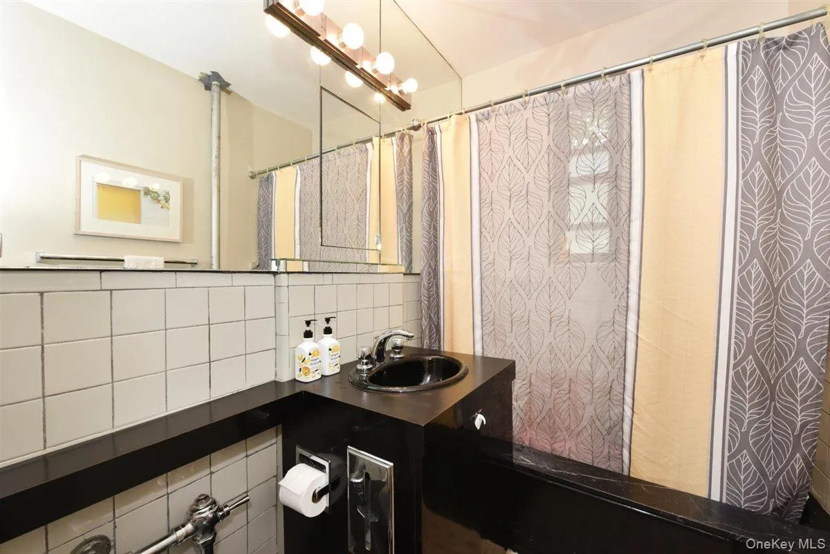 143-50 Hoover Avenue, New York, NY, 1 Bedroom Bedrooms, 3 Rooms Rooms,1 BathroomBathrooms,Residential,For Rent,Hoover,0,1029350 143-50 Hoover Avenue, New York, NY, 1 Bedroom Bedrooms, 3 Rooms Rooms,1 BathroomBathrooms,Residential,For Rent,Hoover,0,1029350