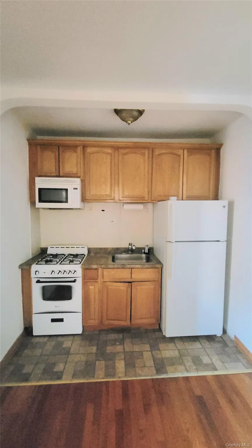 63-60 102nd Street, New York, NY, 2 Bedrooms Bedrooms, 4 Rooms Rooms,1 BathroomBathrooms,Residential Lease,For Rent,102nd,0,1029352 63-60 102nd Street, New York, NY, 2 Bedrooms Bedrooms, 4 Rooms Rooms,1 BathroomBathrooms,Residential Lease,For Rent,102nd,0,1029352