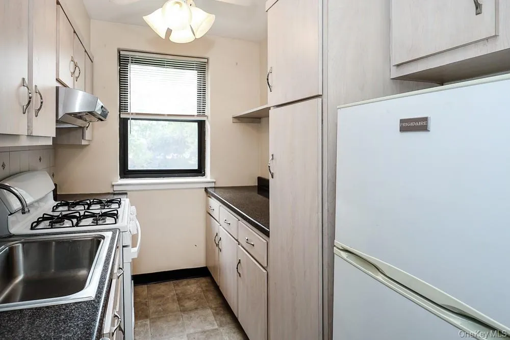 189-19 39th Avenue, New York, NY, 1 Bedroom Bedrooms, 4 Rooms Rooms,1 BathroomBathrooms,Residential,For Rent,39th,0,1029356 189-19 39th Avenue, New York, NY, 1 Bedroom Bedrooms, 4 Rooms Rooms,1 BathroomBathrooms,Residential,For Rent,39th,0,1029356