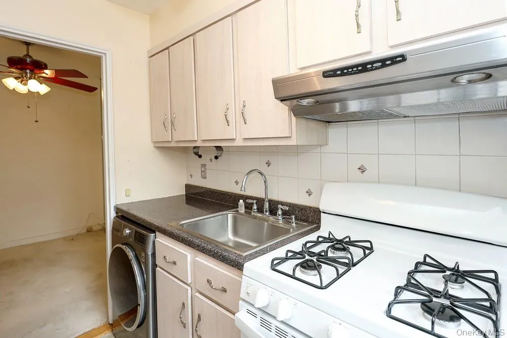 189-19 39th Avenue, New York, NY, 1 Bedroom Bedrooms, 4 Rooms Rooms,1 BathroomBathrooms,Residential,For Rent,39th,0,1029356 189-19 39th Avenue, New York, NY, 1 Bedroom Bedrooms, 4 Rooms Rooms,1 BathroomBathrooms,Residential,For Rent,39th,0,1029356