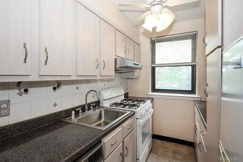 189-19 39th Avenue, New York, NY, 1 Bedroom Bedrooms, 4 Rooms Rooms,1 BathroomBathrooms,Residential,For Rent,39th,0,1029356 189-19 39th Avenue, New York, NY, 1 Bedroom Bedrooms, 4 Rooms Rooms,1 BathroomBathrooms,Residential,For Rent,39th,0,1029356