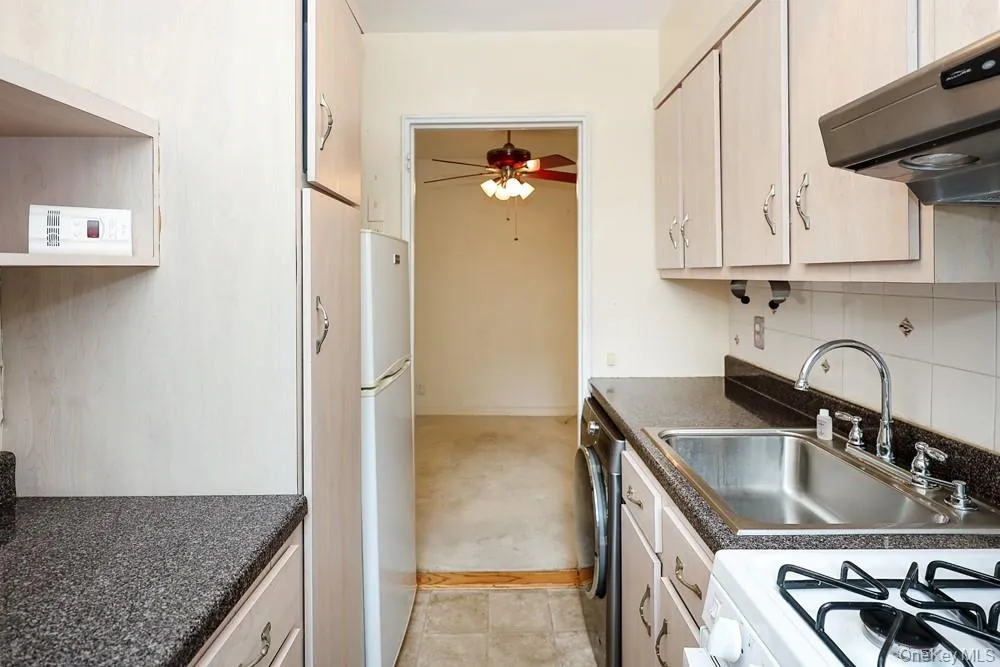 189-19 39th Avenue, New York, NY, 1 Bedroom Bedrooms, 4 Rooms Rooms,1 BathroomBathrooms,Residential,For Rent,39th,0,1029356 189-19 39th Avenue, New York, NY, 1 Bedroom Bedrooms, 4 Rooms Rooms,1 BathroomBathrooms,Residential,For Rent,39th,0,1029356