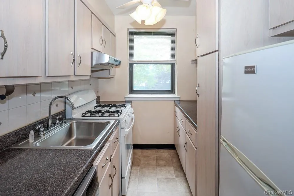 189-19 39th Avenue, New York, NY, 1 Bedroom Bedrooms, 4 Rooms Rooms,1 BathroomBathrooms,Residential,For Rent,39th,0,1029356 189-19 39th Avenue, New York, NY, 1 Bedroom Bedrooms, 4 Rooms Rooms,1 BathroomBathrooms,Residential,For Rent,39th,0,1029356