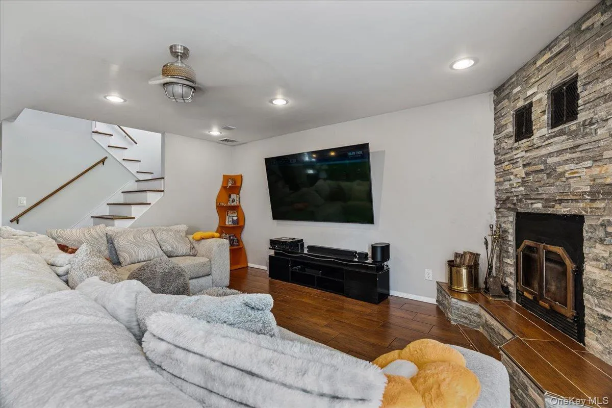 117 Gordon Place, Hempstead, NY, 3 Bedrooms Bedrooms, 6 Rooms Rooms,3 BathroomsBathrooms,Residential,For Rent,Gordon,0,1029360 117 Gordon Place, Hempstead, NY, 3 Bedrooms Bedrooms, 6 Rooms Rooms,3 BathroomsBathrooms,Residential,For Rent,Gordon,0,1029360