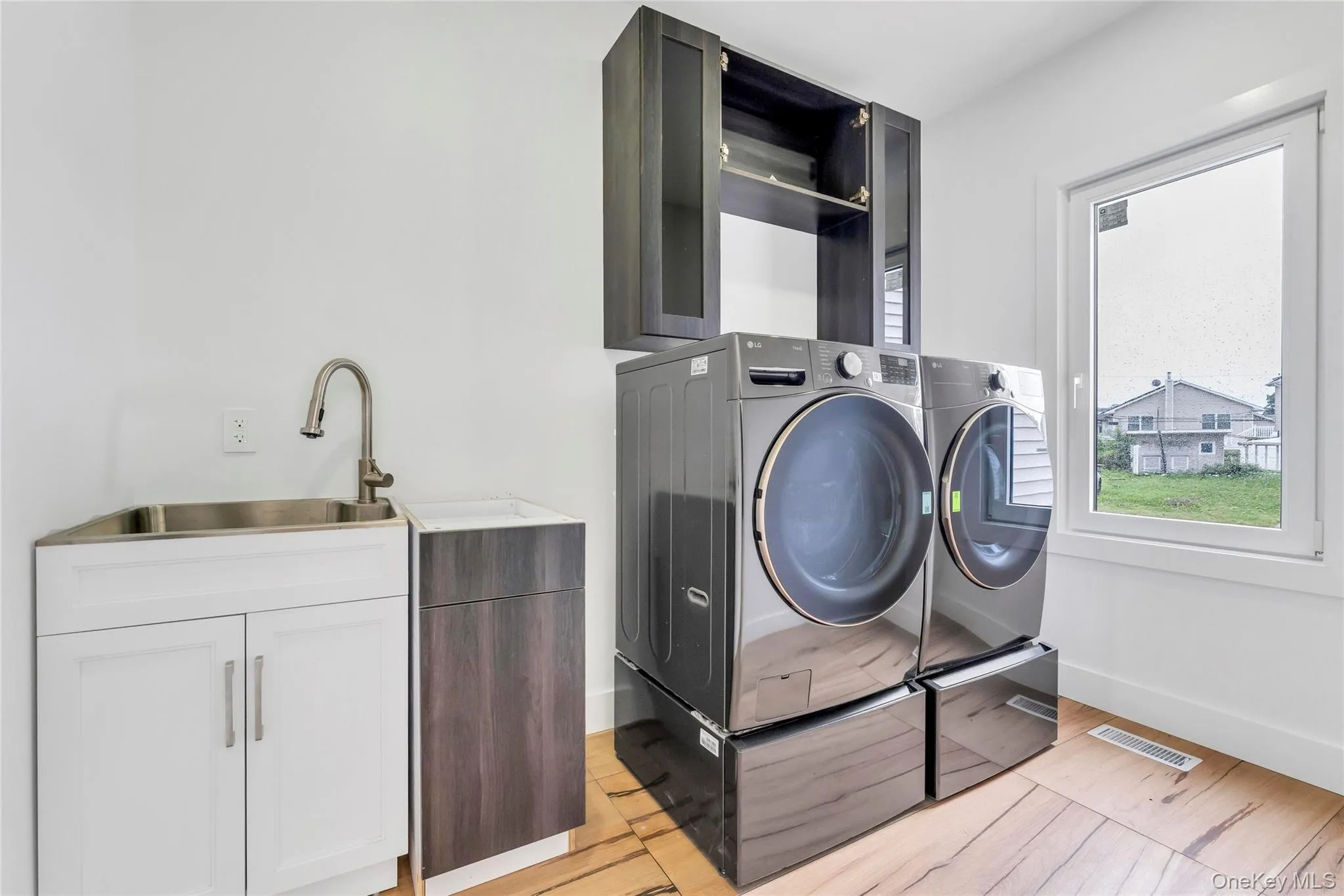 2497 Balsam Avenue, Hempstead, NY, 5 Bedrooms Bedrooms, 12 Rooms Rooms,6 BathroomsBathrooms,Residential,For Rent,Balsam,0,1029368 2497 Balsam Avenue, Hempstead, NY, 5 Bedrooms Bedrooms, 12 Rooms Rooms,6 BathroomsBathrooms,Residential,For Rent,Balsam,0,1029368