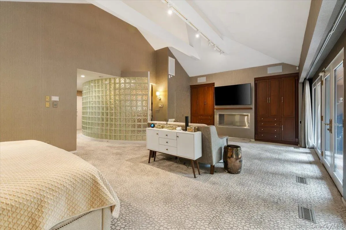 24 Emerson Road, Oyster Bay, NY, 6 Bedrooms Bedrooms, 18 Rooms Rooms,7 BathroomsBathrooms,Residential,For Rent,Emerson,0,1029380 24 Emerson Road, Oyster Bay, NY, 6 Bedrooms Bedrooms, 18 Rooms Rooms,7 BathroomsBathrooms,Residential,For Rent,Emerson,0,1029380