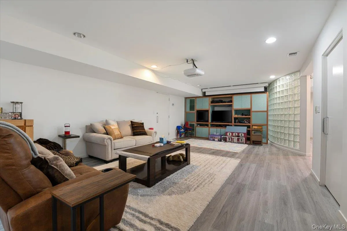 24 Emerson Road, Oyster Bay, NY, 6 Bedrooms Bedrooms, 18 Rooms Rooms,7 BathroomsBathrooms,Residential,For Rent,Emerson,0,1029380 24 Emerson Road, Oyster Bay, NY, 6 Bedrooms Bedrooms, 18 Rooms Rooms,7 BathroomsBathrooms,Residential,For Rent,Emerson,0,1029380