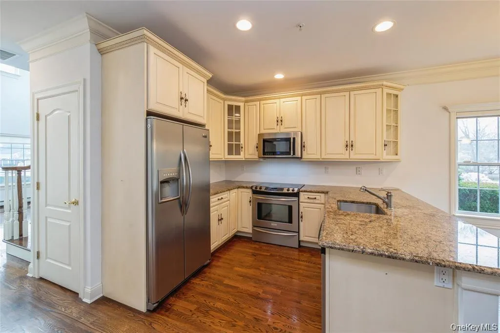 22 Meadow Court, Islip, NY, 2 Bedrooms Bedrooms, 6 Rooms Rooms,2 BathroomsBathrooms,Residential,For Rent,Meadow,0,1029383 22 Meadow Court, Islip, NY, 2 Bedrooms Bedrooms, 6 Rooms Rooms,2 BathroomsBathrooms,Residential,For Rent,Meadow,0,1029383