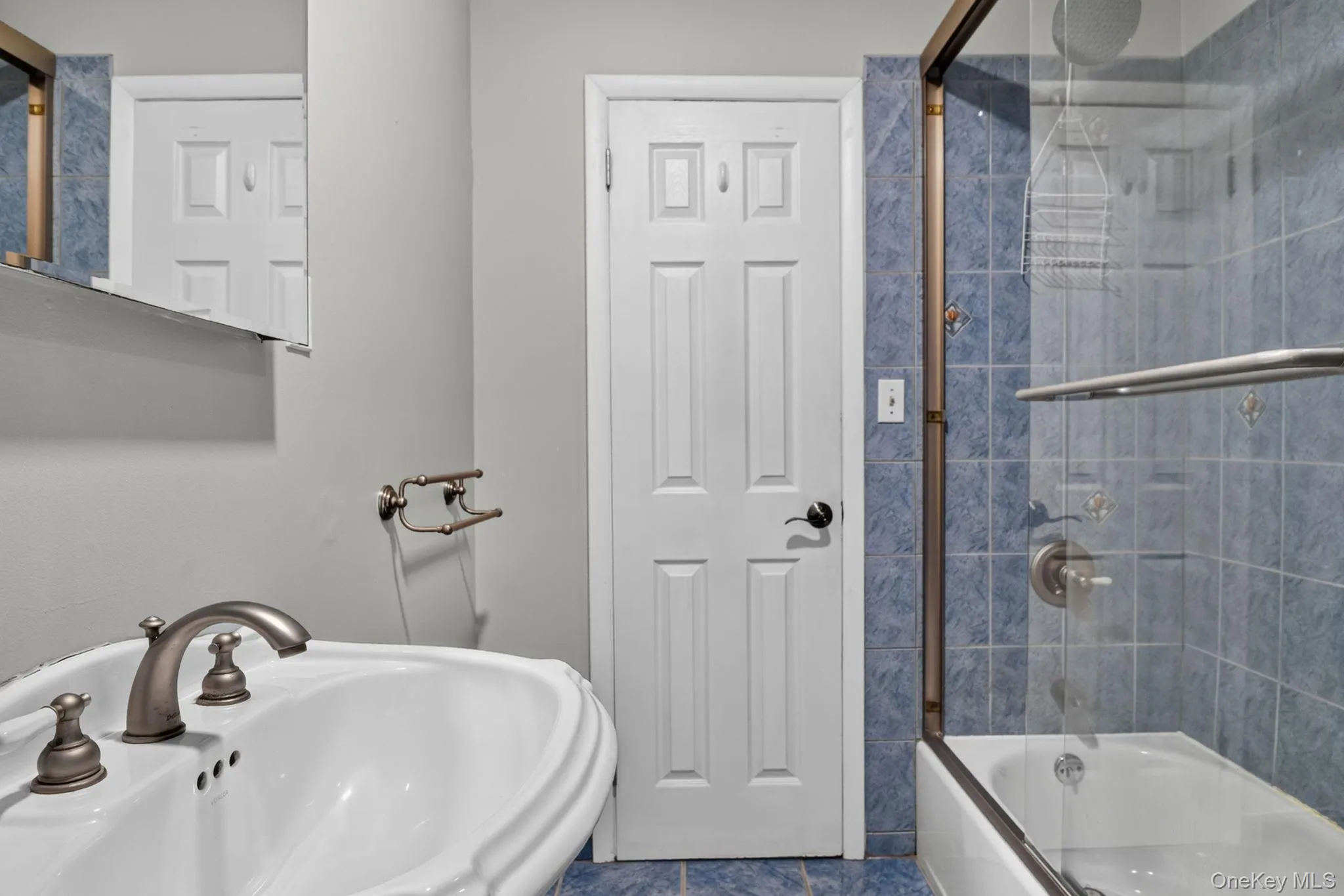 Main bathroom Main bathroom