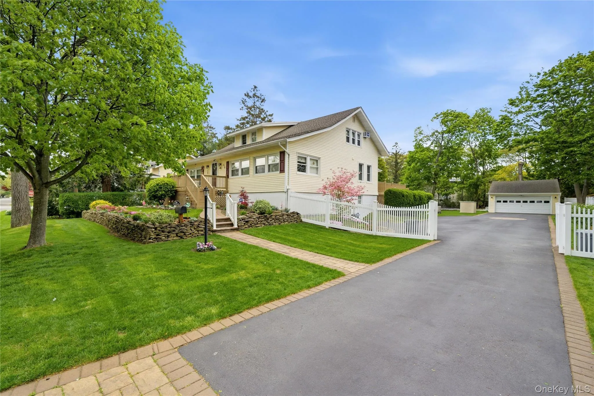 414 Potter Boulevard, Islip, NY, 4 Bedrooms Bedrooms, 8 Rooms Rooms,2 BathroomsBathrooms,Residential,For Rent,Potter,0,1029408 414 Potter Boulevard, Islip, NY, 4 Bedrooms Bedrooms, 8 Rooms Rooms,2 BathroomsBathrooms,Residential,For Rent,Potter,0,1029408