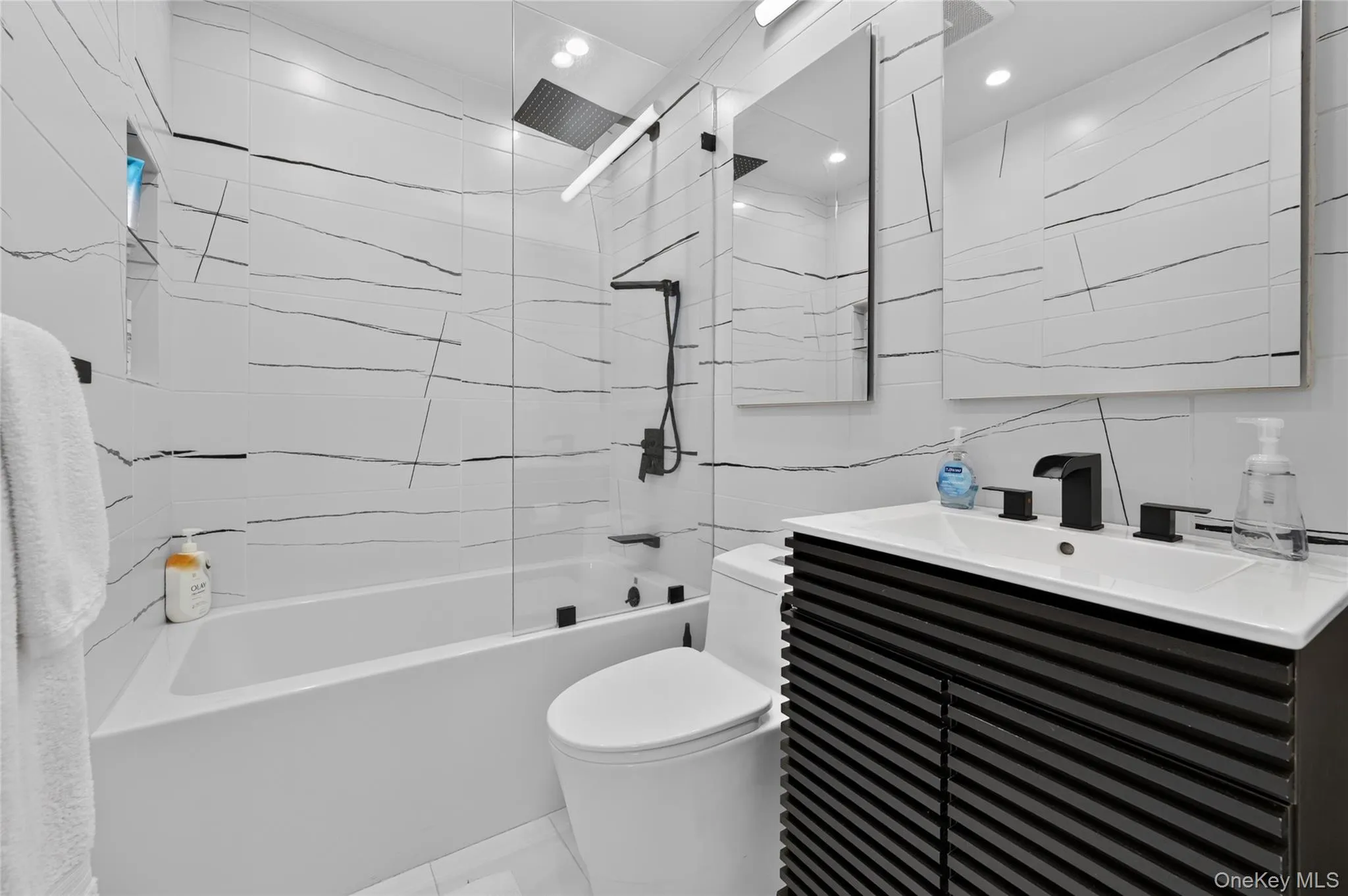 1 Koch Place, North Hempstead, NY, 1 Bedroom Bedrooms, 5 Rooms Rooms,2 BathroomsBathrooms,Residential,For Rent,Koch,0,1029419 1 Koch Place, North Hempstead, NY, 1 Bedroom Bedrooms, 5 Rooms Rooms,2 BathroomsBathrooms,Residential,For Rent,Koch,0,1029419