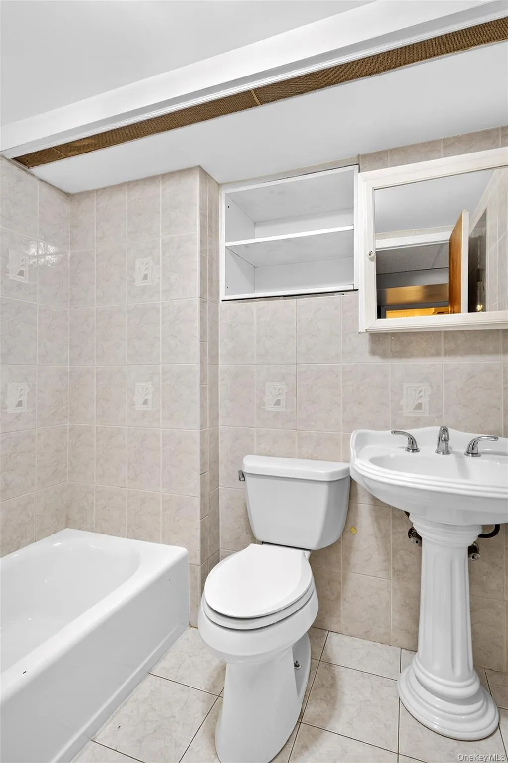 81 Chatham Place, Hempstead, NY, 3 Bedrooms Bedrooms, 7 Rooms Rooms,1 BathroomBathrooms,Residential,For Rent,Chatham,0,1029433 81 Chatham Place, Hempstead, NY, 3 Bedrooms Bedrooms, 7 Rooms Rooms,1 BathroomBathrooms,Residential,For Rent,Chatham,0,1029433