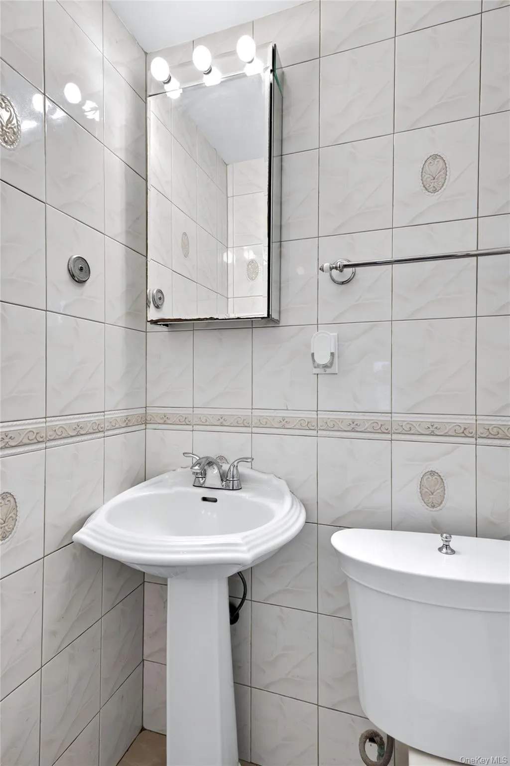81 Chatham Place, Hempstead, NY, 3 Bedrooms Bedrooms, 7 Rooms Rooms,1 BathroomBathrooms,Residential,For Rent,Chatham,0,1029433 81 Chatham Place, Hempstead, NY, 3 Bedrooms Bedrooms, 7 Rooms Rooms,1 BathroomBathrooms,Residential,For Rent,Chatham,0,1029433