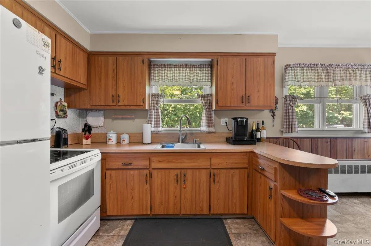 101 Lake Avenue, Smithtown, NY, 3 Bedrooms Bedrooms, 5 Rooms Rooms,2 BathroomsBathrooms,Residential,For Rent,Lake,0,1029446 101 Lake Avenue, Smithtown, NY, 3 Bedrooms Bedrooms, 5 Rooms Rooms,2 BathroomsBathrooms,Residential,For Rent,Lake,0,1029446