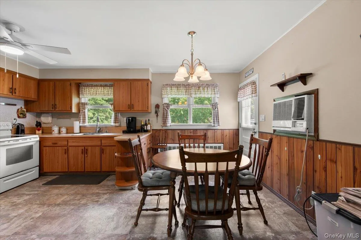 101 Lake Avenue, Smithtown, NY, 3 Bedrooms Bedrooms, 5 Rooms Rooms,2 BathroomsBathrooms,Residential,For Rent,Lake,0,1029446 101 Lake Avenue, Smithtown, NY, 3 Bedrooms Bedrooms, 5 Rooms Rooms,2 BathroomsBathrooms,Residential,For Rent,Lake,0,1029446