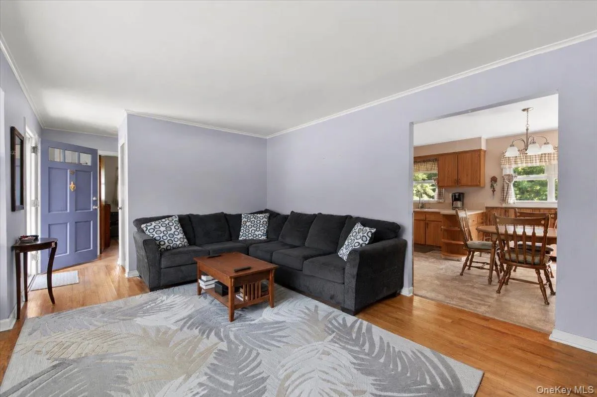 101 Lake Avenue, Smithtown, NY, 3 Bedrooms Bedrooms, 5 Rooms Rooms,2 BathroomsBathrooms,Residential,For Rent,Lake,0,1029446 101 Lake Avenue, Smithtown, NY, 3 Bedrooms Bedrooms, 5 Rooms Rooms,2 BathroomsBathrooms,Residential,For Rent,Lake,0,1029446