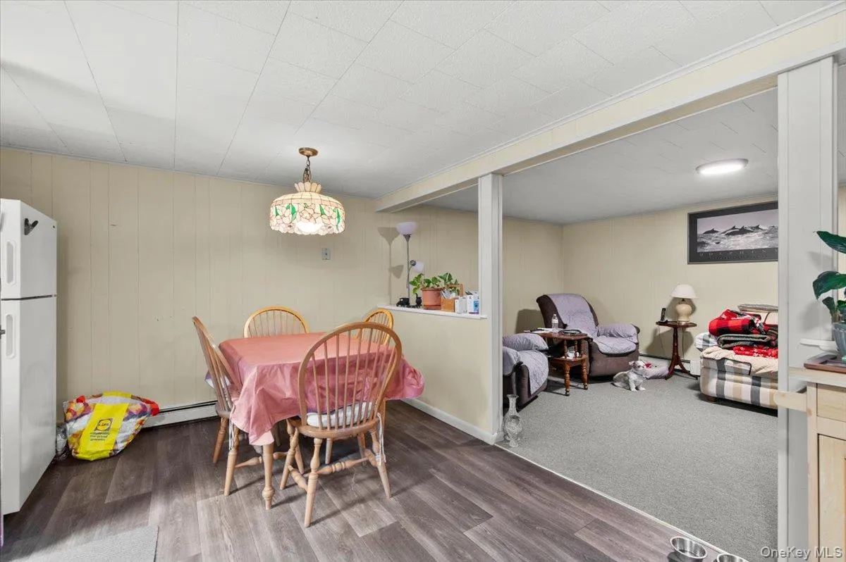 101 Lake Avenue, Smithtown, NY, 3 Bedrooms Bedrooms, 5 Rooms Rooms,2 BathroomsBathrooms,Residential,For Rent,Lake,0,1029446 101 Lake Avenue, Smithtown, NY, 3 Bedrooms Bedrooms, 5 Rooms Rooms,2 BathroomsBathrooms,Residential,For Rent,Lake,0,1029446