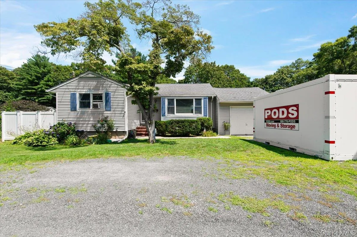 101 Lake Avenue, Smithtown, NY, 3 Bedrooms Bedrooms, 5 Rooms Rooms,2 BathroomsBathrooms,Residential,For Rent,Lake,0,1029446 101 Lake Avenue, Smithtown, NY, 3 Bedrooms Bedrooms, 5 Rooms Rooms,2 BathroomsBathrooms,Residential,For Rent,Lake,0,1029446