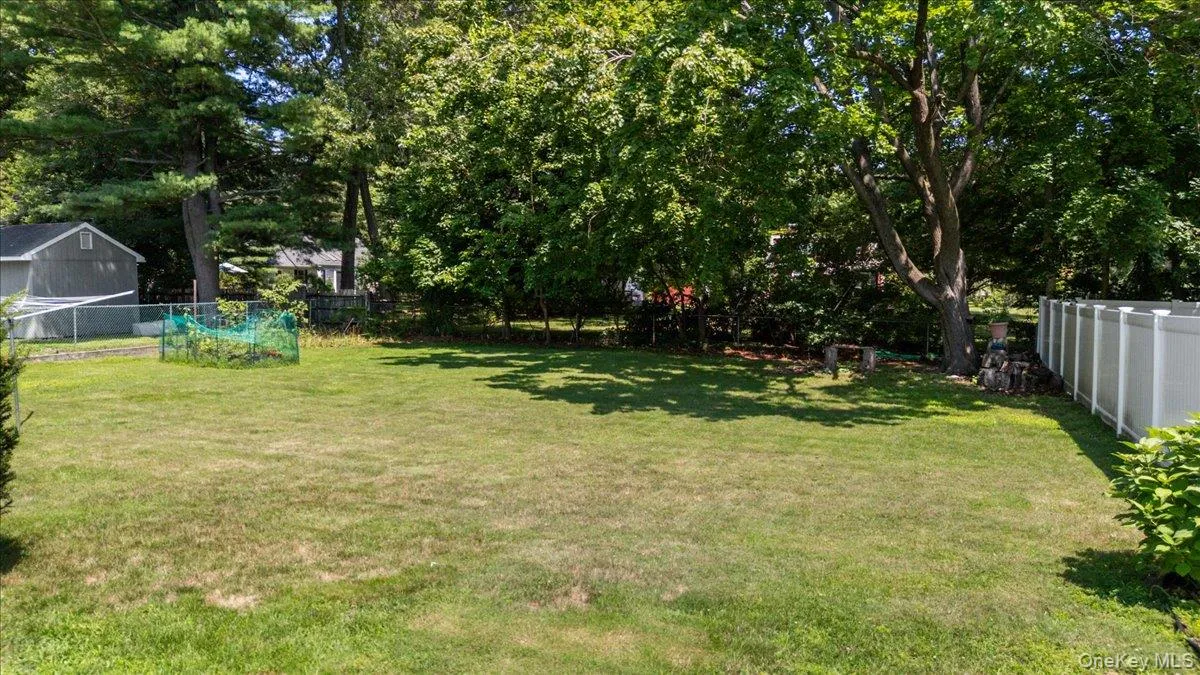 101 Lake Avenue, Smithtown, NY, 3 Bedrooms Bedrooms, 5 Rooms Rooms,2 BathroomsBathrooms,Residential,For Rent,Lake,0,1029446 101 Lake Avenue, Smithtown, NY, 3 Bedrooms Bedrooms, 5 Rooms Rooms,2 BathroomsBathrooms,Residential,For Rent,Lake,0,1029446