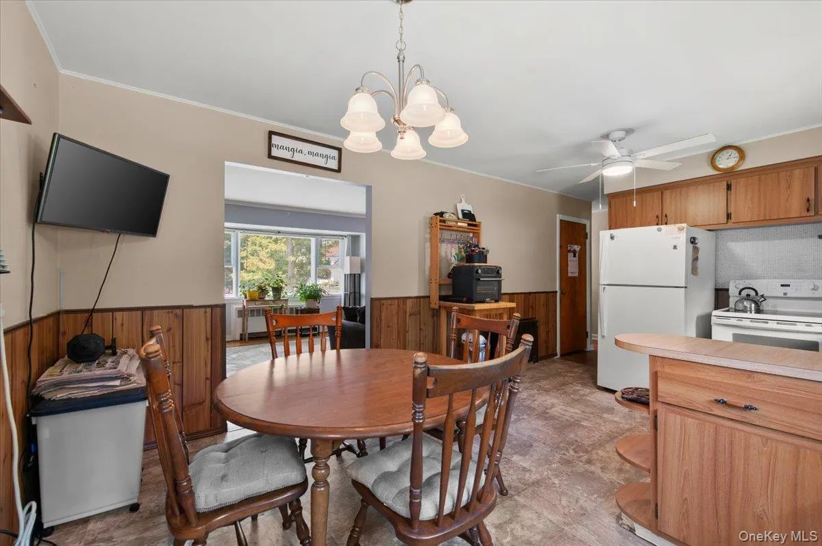 101 Lake Avenue, Smithtown, NY, 3 Bedrooms Bedrooms, 5 Rooms Rooms,2 BathroomsBathrooms,Residential,For Rent,Lake,0,1029446 101 Lake Avenue, Smithtown, NY, 3 Bedrooms Bedrooms, 5 Rooms Rooms,2 BathroomsBathrooms,Residential,For Rent,Lake,0,1029446