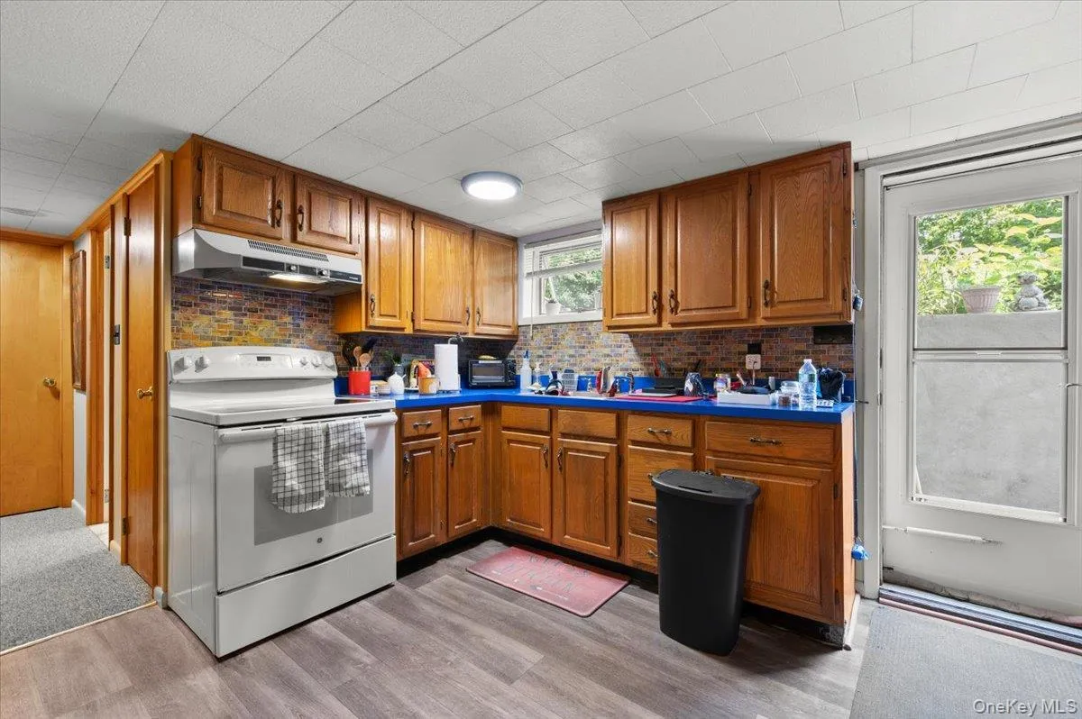 101 Lake Avenue, Smithtown, NY, 3 Bedrooms Bedrooms, 5 Rooms Rooms,2 BathroomsBathrooms,Residential,For Rent,Lake,0,1029446 101 Lake Avenue, Smithtown, NY, 3 Bedrooms Bedrooms, 5 Rooms Rooms,2 BathroomsBathrooms,Residential,For Rent,Lake,0,1029446