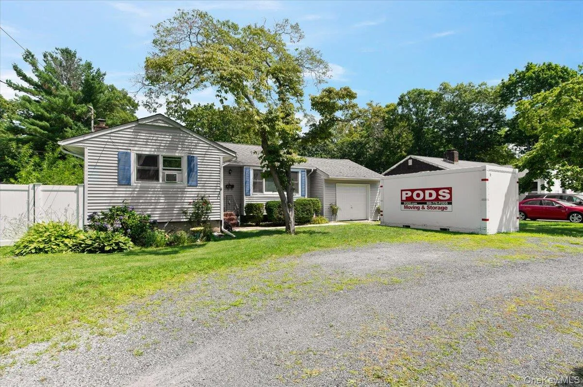 101 Lake Avenue, Smithtown, NY, 3 Bedrooms Bedrooms, 5 Rooms Rooms,2 BathroomsBathrooms,Residential,For Rent,Lake,0,1029446 101 Lake Avenue, Smithtown, NY, 3 Bedrooms Bedrooms, 5 Rooms Rooms,2 BathroomsBathrooms,Residential,For Rent,Lake,0,1029446