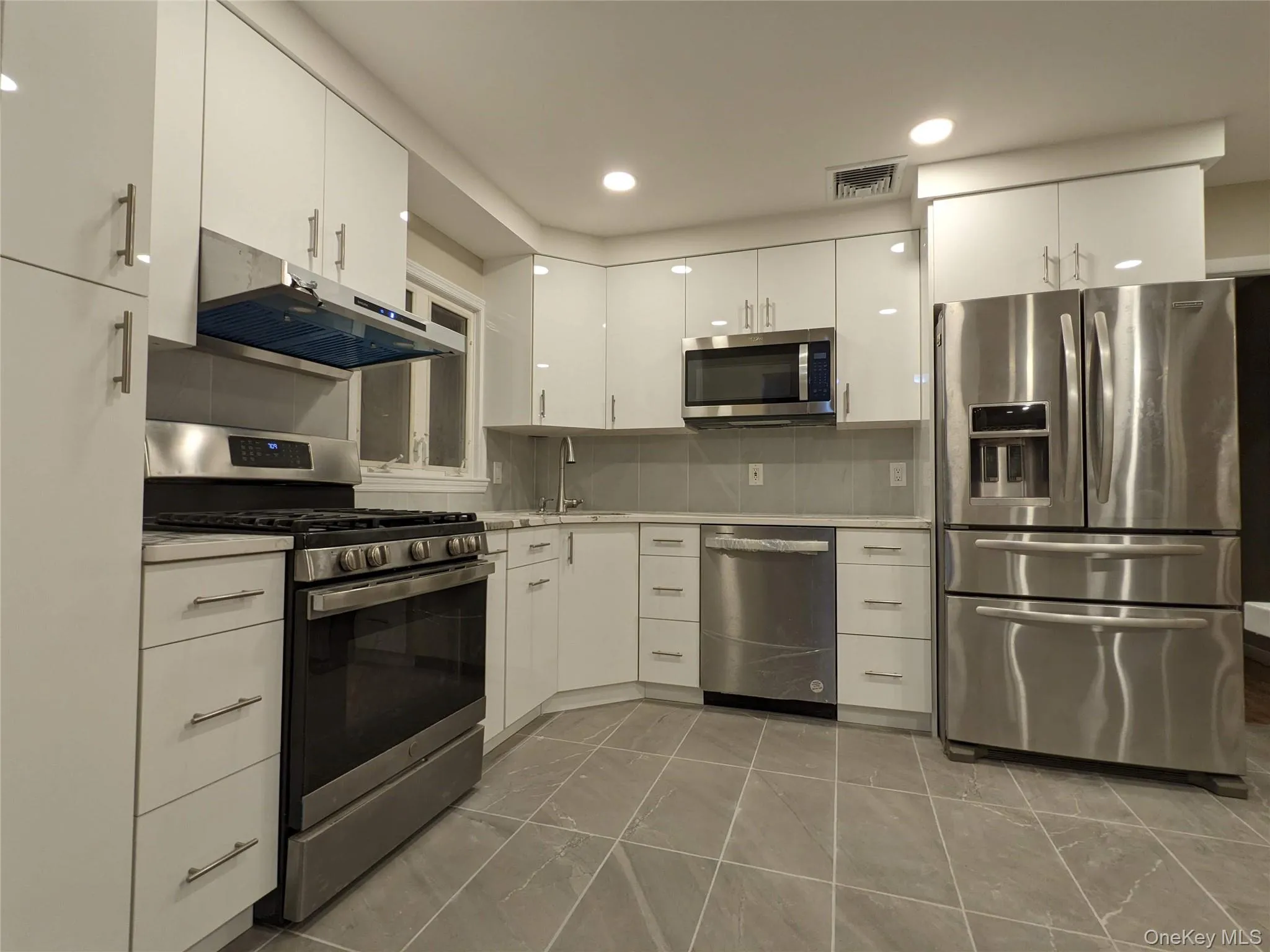 25116 Gaskell Road, New York, NY, 3 Bedrooms Bedrooms, 11 Rooms Rooms,3 BathroomsBathrooms,Residential Lease,For Rent,Gaskell,0,1029448 25116 Gaskell Road, New York, NY, 3 Bedrooms Bedrooms, 11 Rooms Rooms,3 BathroomsBathrooms,Residential Lease,For Rent,Gaskell,0,1029448