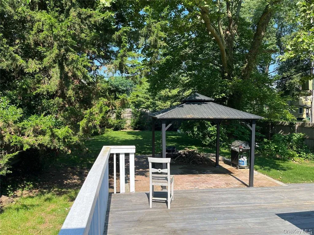 25 Willow Avenue, Huntington, NY, 3 Bedrooms Bedrooms, 6 Rooms Rooms,1 BathroomBathrooms,Residential Lease,For Rent,Willow,0,1029456 25 Willow Avenue, Huntington, NY, 3 Bedrooms Bedrooms, 6 Rooms Rooms,1 BathroomBathrooms,Residential Lease,For Rent,Willow,0,1029456