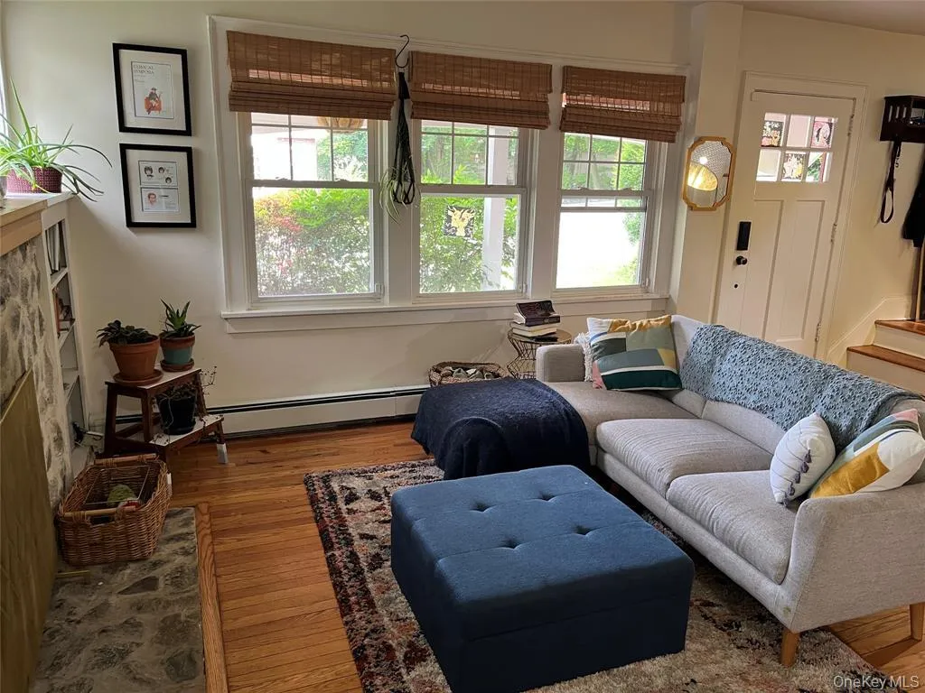 25 Willow Avenue, Huntington, NY, 3 Bedrooms Bedrooms, 6 Rooms Rooms,1 BathroomBathrooms,Residential Lease,For Rent,Willow,0,1029456 25 Willow Avenue, Huntington, NY, 3 Bedrooms Bedrooms, 6 Rooms Rooms,1 BathroomBathrooms,Residential Lease,For Rent,Willow,0,1029456