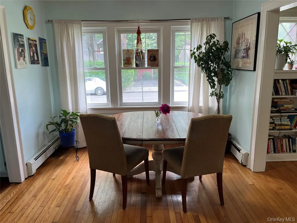 25 Willow Avenue, Huntington, NY, 3 Bedrooms Bedrooms, 6 Rooms Rooms,1 BathroomBathrooms,Residential Lease,For Rent,Willow,0,1029456 25 Willow Avenue, Huntington, NY, 3 Bedrooms Bedrooms, 6 Rooms Rooms,1 BathroomBathrooms,Residential Lease,For Rent,Willow,0,1029456