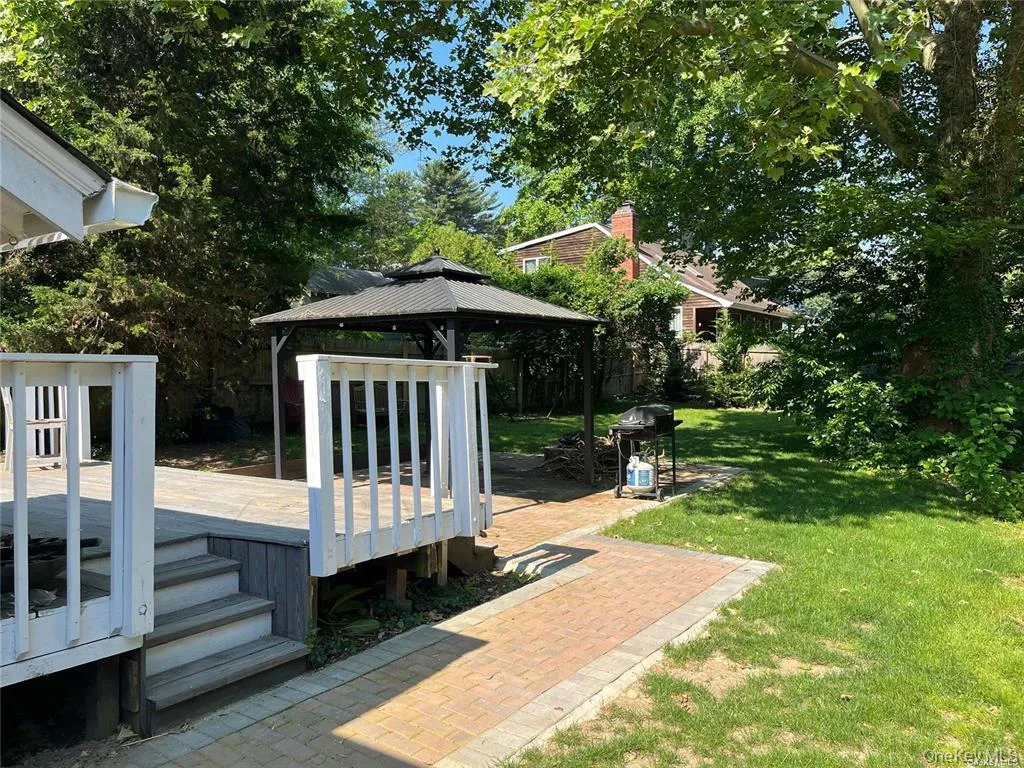 25 Willow Avenue, Huntington, NY, 3 Bedrooms Bedrooms, 6 Rooms Rooms,1 BathroomBathrooms,Residential Lease,For Rent,Willow,0,1029456 25 Willow Avenue, Huntington, NY, 3 Bedrooms Bedrooms, 6 Rooms Rooms,1 BathroomBathrooms,Residential Lease,For Rent,Willow,0,1029456