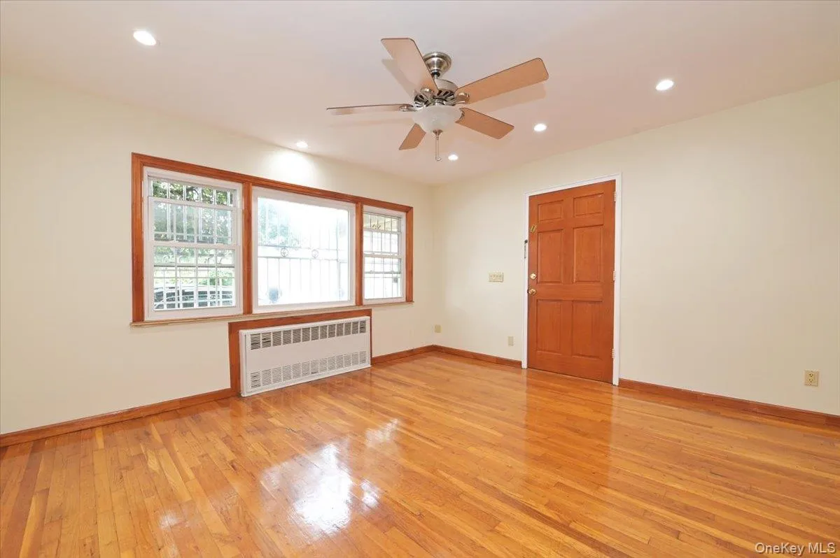 8957 Gold Road, New York, NY, 3 Bedrooms Bedrooms, 5 Rooms Rooms,1 BathroomBathrooms,Residential Lease,For Rent,Gold,0,1029462 8957 Gold Road, New York, NY, 3 Bedrooms Bedrooms, 5 Rooms Rooms,1 BathroomBathrooms,Residential Lease,For Rent,Gold,0,1029462