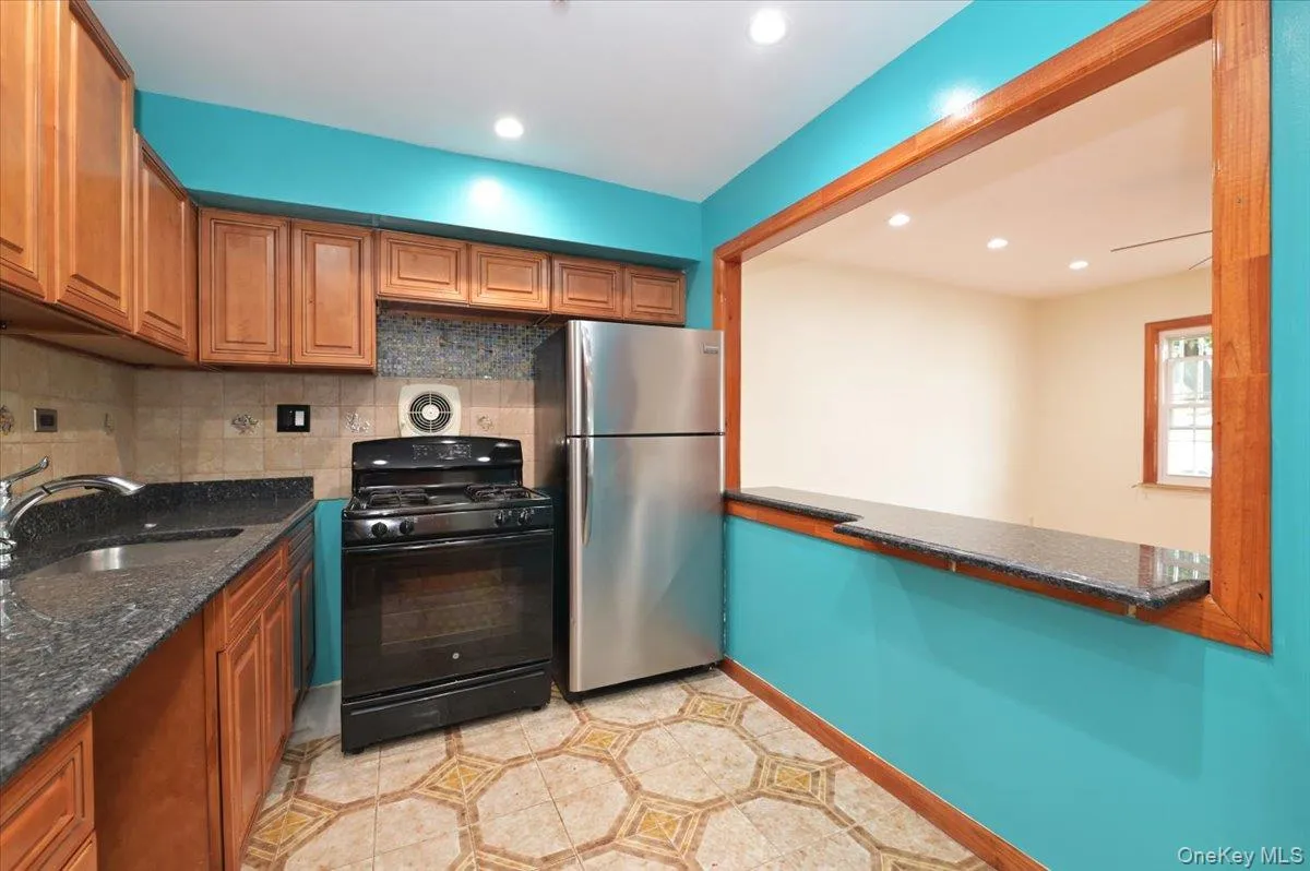 8957 Gold Road, New York, NY, 3 Bedrooms Bedrooms, 5 Rooms Rooms,1 BathroomBathrooms,Residential Lease,For Rent,Gold,0,1029462 8957 Gold Road, New York, NY, 3 Bedrooms Bedrooms, 5 Rooms Rooms,1 BathroomBathrooms,Residential Lease,For Rent,Gold,0,1029462