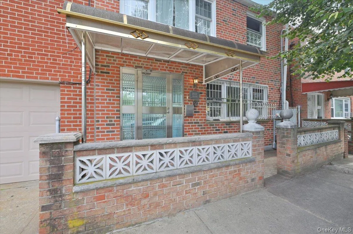8957 Gold Road, New York, NY, 3 Bedrooms Bedrooms, 5 Rooms Rooms,1 BathroomBathrooms,Residential Lease,For Rent,Gold,0,1029462 8957 Gold Road, New York, NY, 3 Bedrooms Bedrooms, 5 Rooms Rooms,1 BathroomBathrooms,Residential Lease,For Rent,Gold,0,1029462