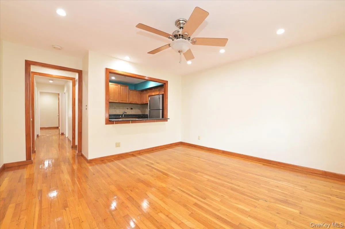 8957 Gold Road, New York, NY, 3 Bedrooms Bedrooms, 5 Rooms Rooms,1 BathroomBathrooms,Residential Lease,For Rent,Gold,0,1029462 8957 Gold Road, New York, NY, 3 Bedrooms Bedrooms, 5 Rooms Rooms,1 BathroomBathrooms,Residential Lease,For Rent,Gold,0,1029462