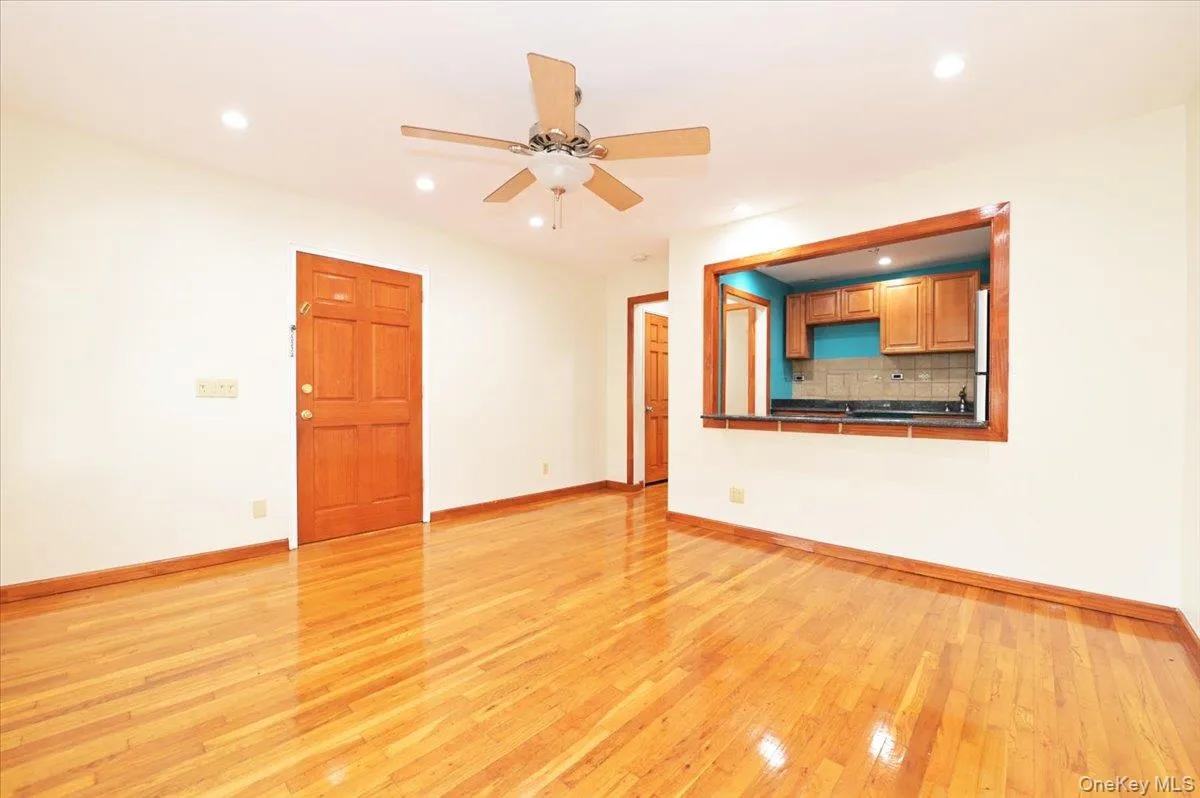 8957 Gold Road, New York, NY, 3 Bedrooms Bedrooms, 5 Rooms Rooms,1 BathroomBathrooms,Residential Lease,For Rent,Gold,0,1029462 8957 Gold Road, New York, NY, 3 Bedrooms Bedrooms, 5 Rooms Rooms,1 BathroomBathrooms,Residential Lease,For Rent,Gold,0,1029462