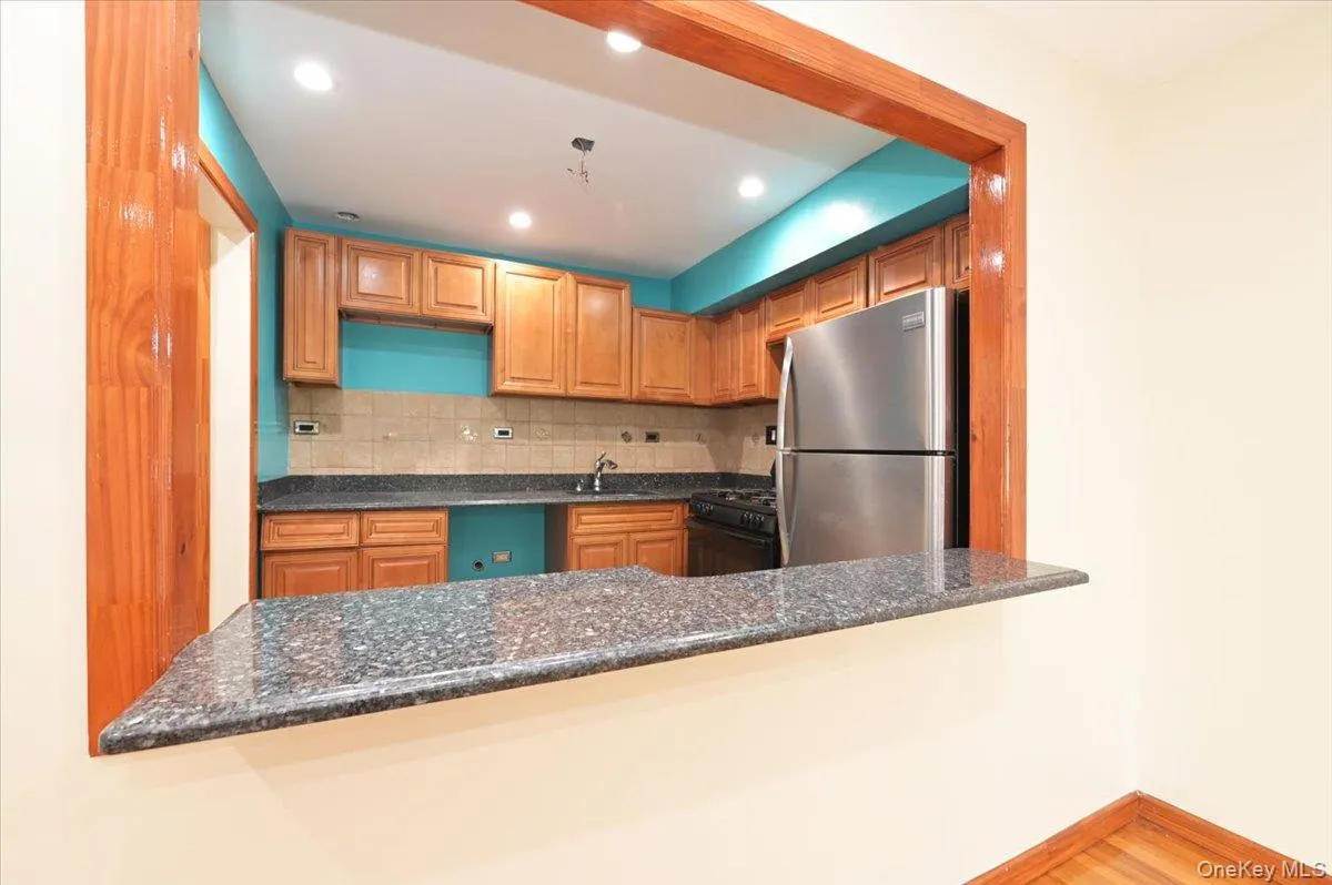 8957 Gold Road, New York, NY, 3 Bedrooms Bedrooms, 5 Rooms Rooms,1 BathroomBathrooms,Residential Lease,For Rent,Gold,0,1029462 8957 Gold Road, New York, NY, 3 Bedrooms Bedrooms, 5 Rooms Rooms,1 BathroomBathrooms,Residential Lease,For Rent,Gold,0,1029462