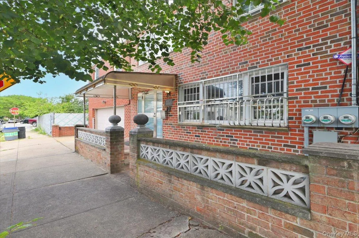 8957 Gold Road, New York, NY, 3 Bedrooms Bedrooms, 5 Rooms Rooms,1 BathroomBathrooms,Residential Lease,For Rent,Gold,0,1029462 8957 Gold Road, New York, NY, 3 Bedrooms Bedrooms, 5 Rooms Rooms,1 BathroomBathrooms,Residential Lease,For Rent,Gold,0,1029462