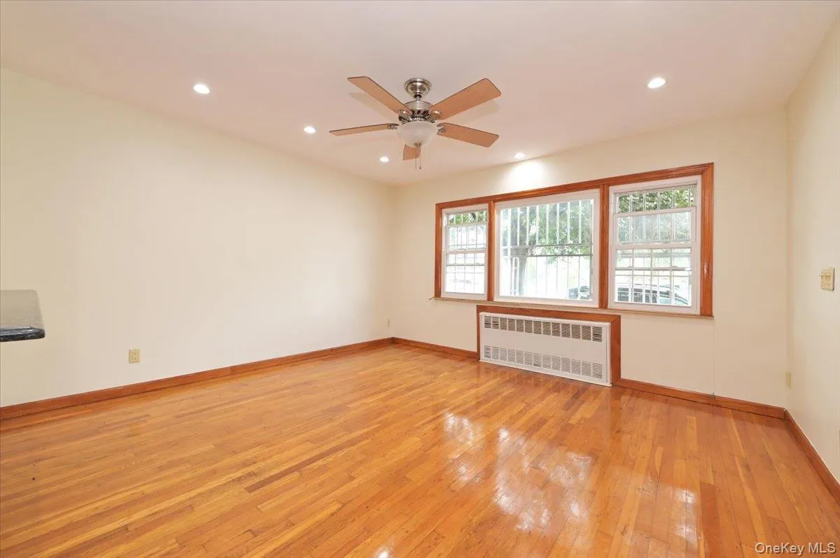 8957 Gold Road, New York, NY, 3 Bedrooms Bedrooms, 5 Rooms Rooms,1 BathroomBathrooms,Residential Lease,For Rent,Gold,0,1029462 8957 Gold Road, New York, NY, 3 Bedrooms Bedrooms, 5 Rooms Rooms,1 BathroomBathrooms,Residential Lease,For Rent,Gold,0,1029462