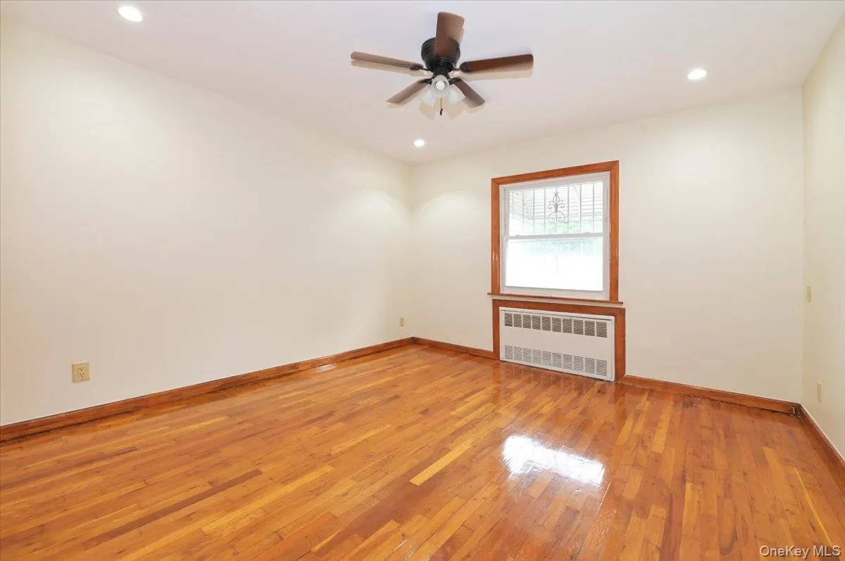 8957 Gold Road, New York, NY, 3 Bedrooms Bedrooms, 5 Rooms Rooms,1 BathroomBathrooms,Residential Lease,For Rent,Gold,0,1029462 8957 Gold Road, New York, NY, 3 Bedrooms Bedrooms, 5 Rooms Rooms,1 BathroomBathrooms,Residential Lease,For Rent,Gold,0,1029462