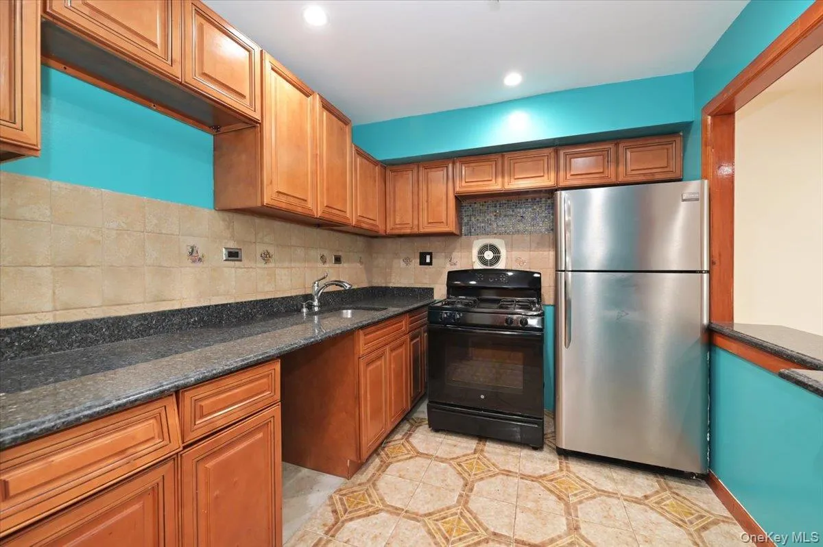 8957 Gold Road, New York, NY, 3 Bedrooms Bedrooms, 5 Rooms Rooms,1 BathroomBathrooms,Residential Lease,For Rent,Gold,0,1029462 8957 Gold Road, New York, NY, 3 Bedrooms Bedrooms, 5 Rooms Rooms,1 BathroomBathrooms,Residential Lease,For Rent,Gold,0,1029462