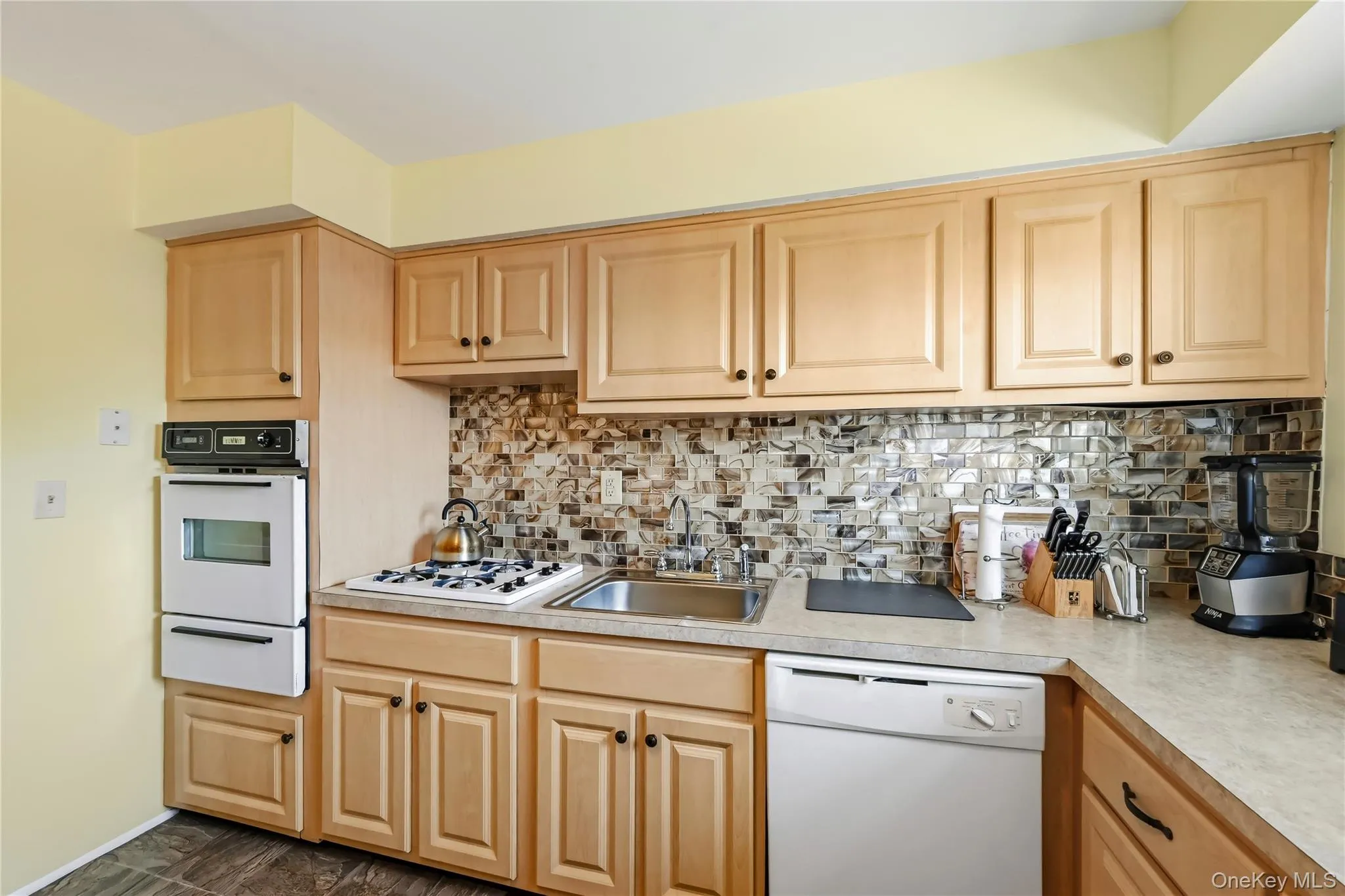 64 W. Sneden Place, Ramapo, NY, 2 Bedrooms Bedrooms, 5 Rooms Rooms,1 BathroomBathrooms,Residential,For Rent,W. Sneden,0,1029476 64 W. Sneden Place, Ramapo, NY, 2 Bedrooms Bedrooms, 5 Rooms Rooms,1 BathroomBathrooms,Residential,For Rent,W. Sneden,0,1029476