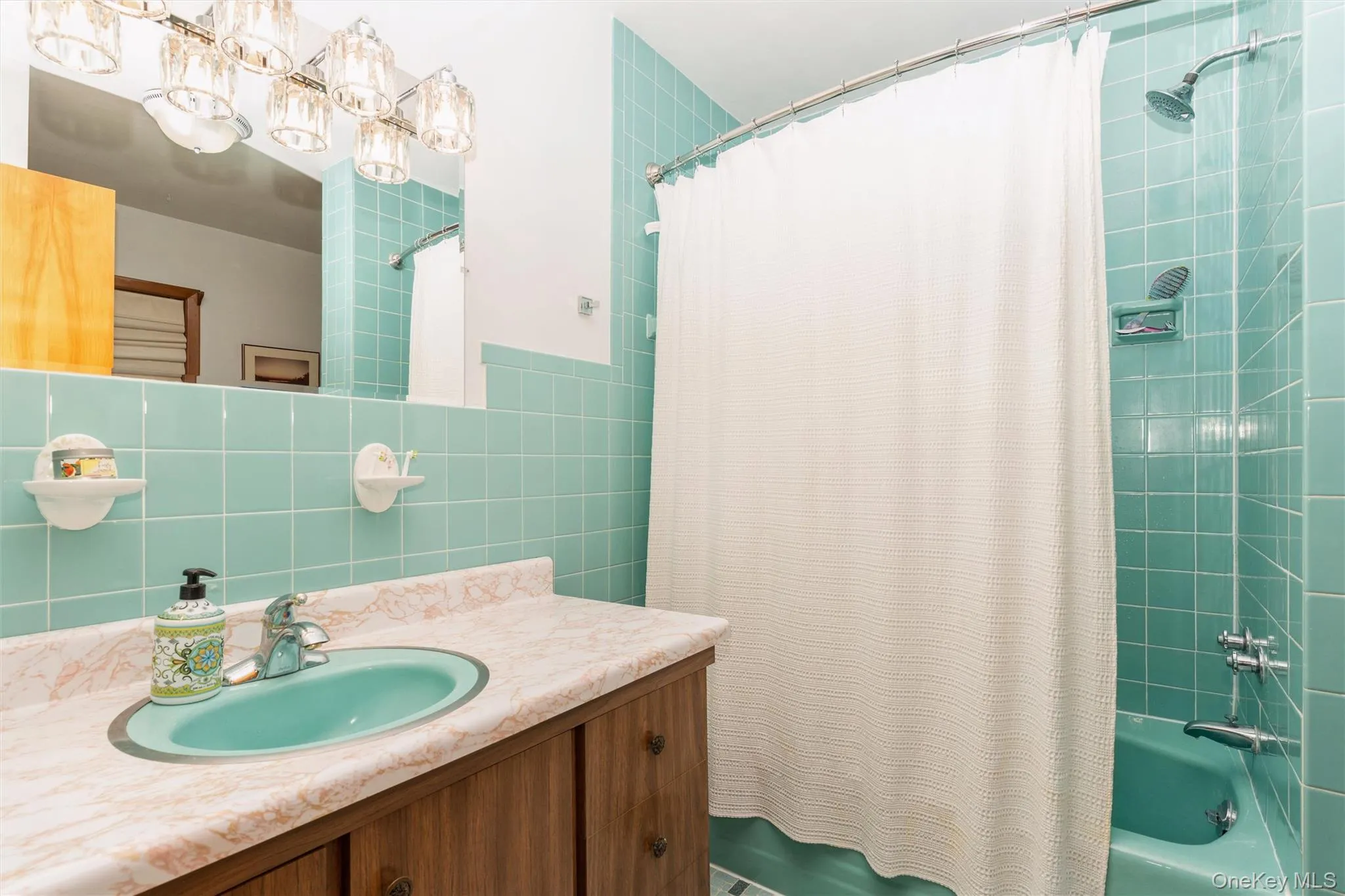Full Bathroom Full Bathroom