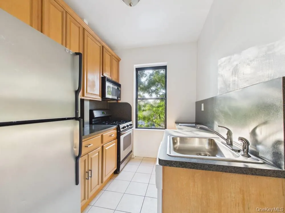 21-37 33rd street, New York, NY, 2 Bedrooms Bedrooms, 4 Rooms Rooms,1 BathroomBathrooms,Residential Lease,For Rent,33rd street,0,1029481 21-37 33rd street, New York, NY, 2 Bedrooms Bedrooms, 4 Rooms Rooms,1 BathroomBathrooms,Residential Lease,For Rent,33rd street,0,1029481