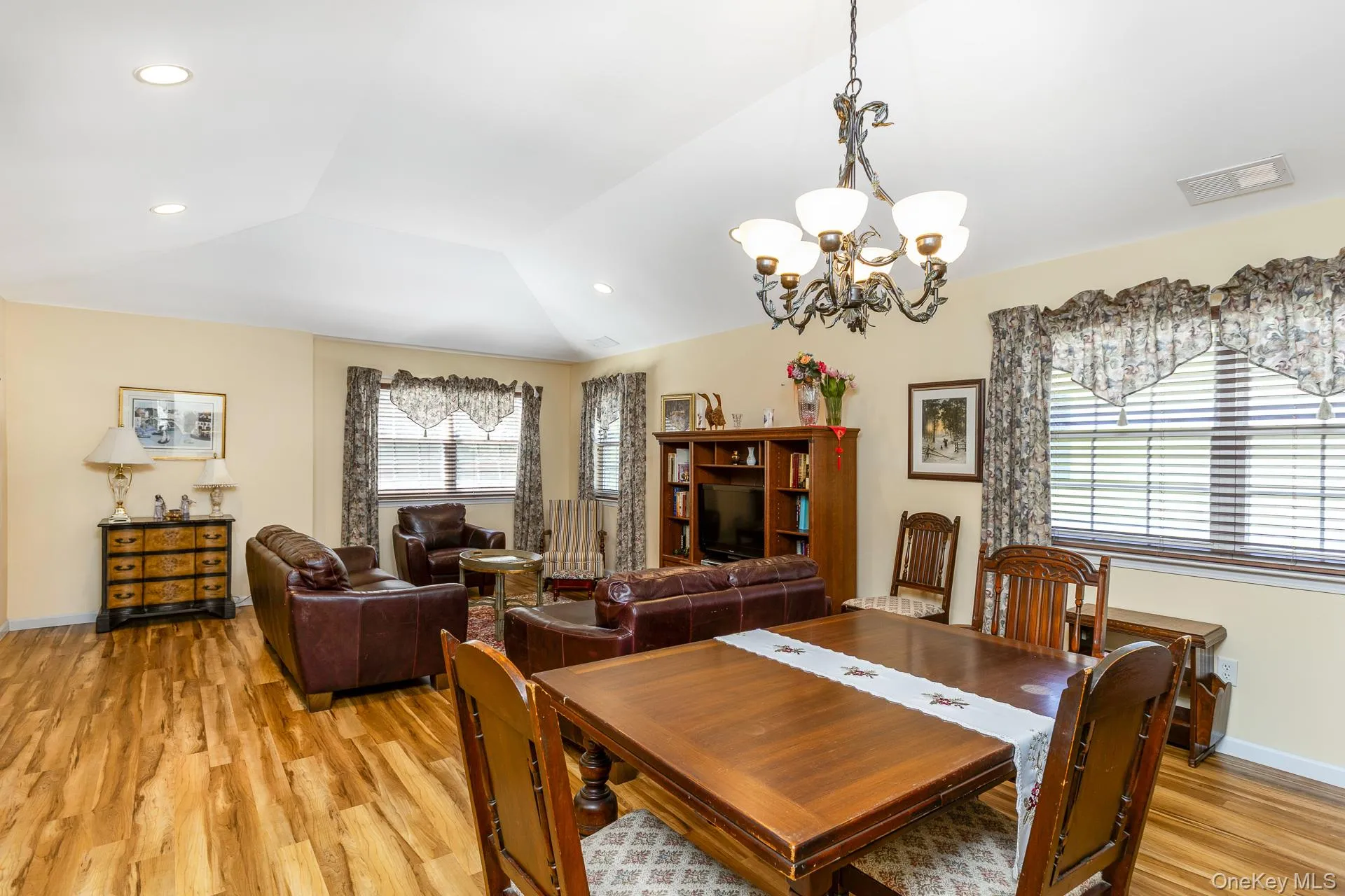 1204 Aerie Way, Southampton, NY, 2 Bedrooms Bedrooms, 4 Rooms Rooms,2 BathroomsBathrooms,Residential,For Rent,Aerie,0,1029482 1204 Aerie Way, Southampton, NY, 2 Bedrooms Bedrooms, 4 Rooms Rooms,2 BathroomsBathrooms,Residential,For Rent,Aerie,0,1029482